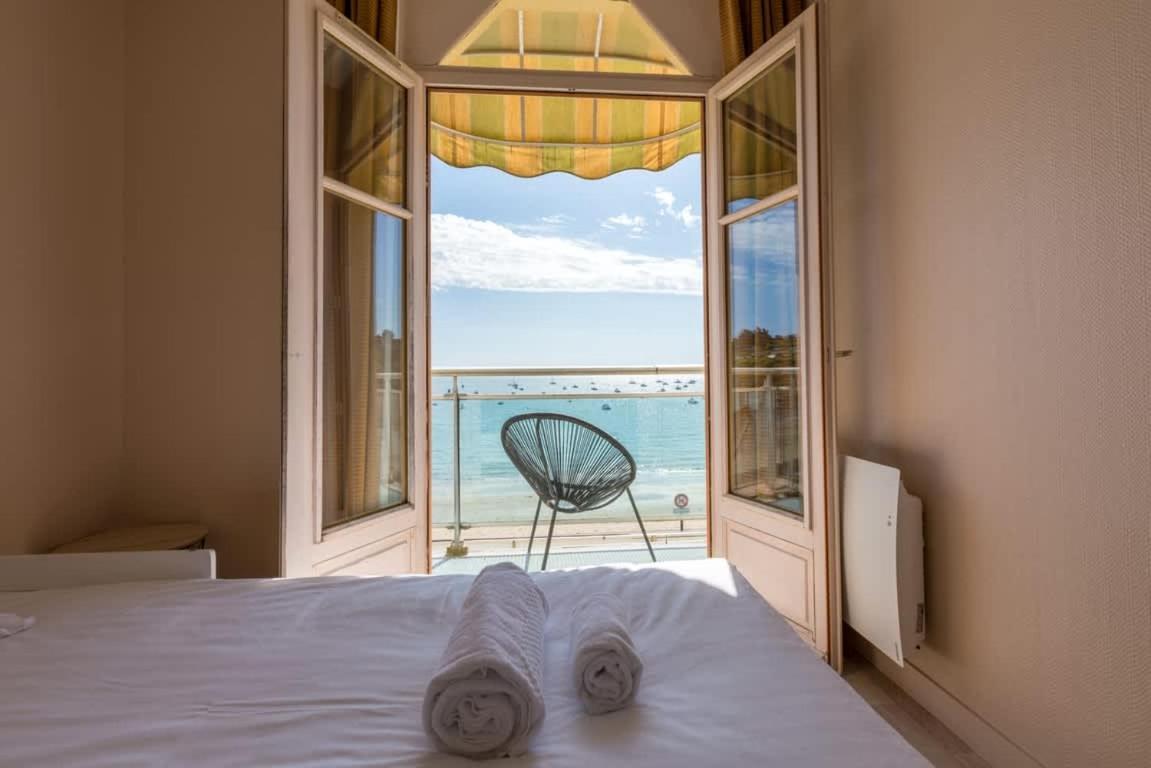 Les Pieds Dans L'Eau - Bel Appartement - Vue Mer Cancale Luaran gambar