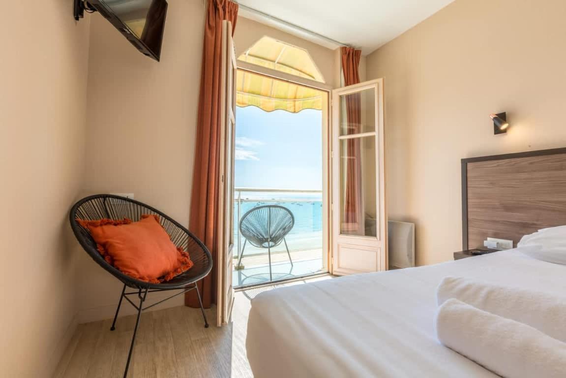 Les Pieds Dans L'Eau - Bel Appartement - Vue Mer Cancale Luaran gambar